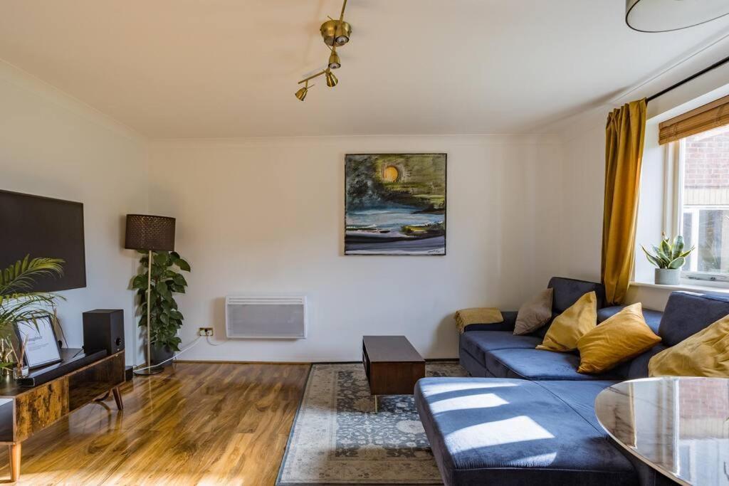 Bright &spacious One Bedroom Flat Off Canary Wharf * Londra