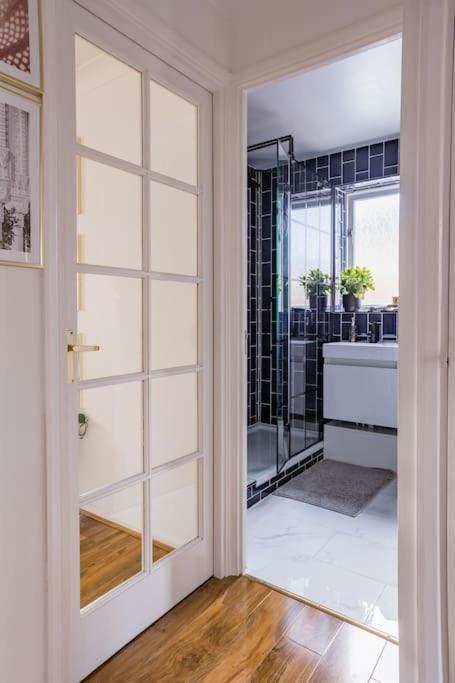 Bright &spacious One Bedroom Flat Off Canary Wharf Appartamento