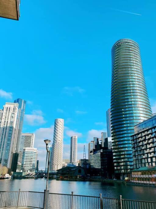 Bright &spacious One Bedroom Flat Off Canary Wharf * Londra