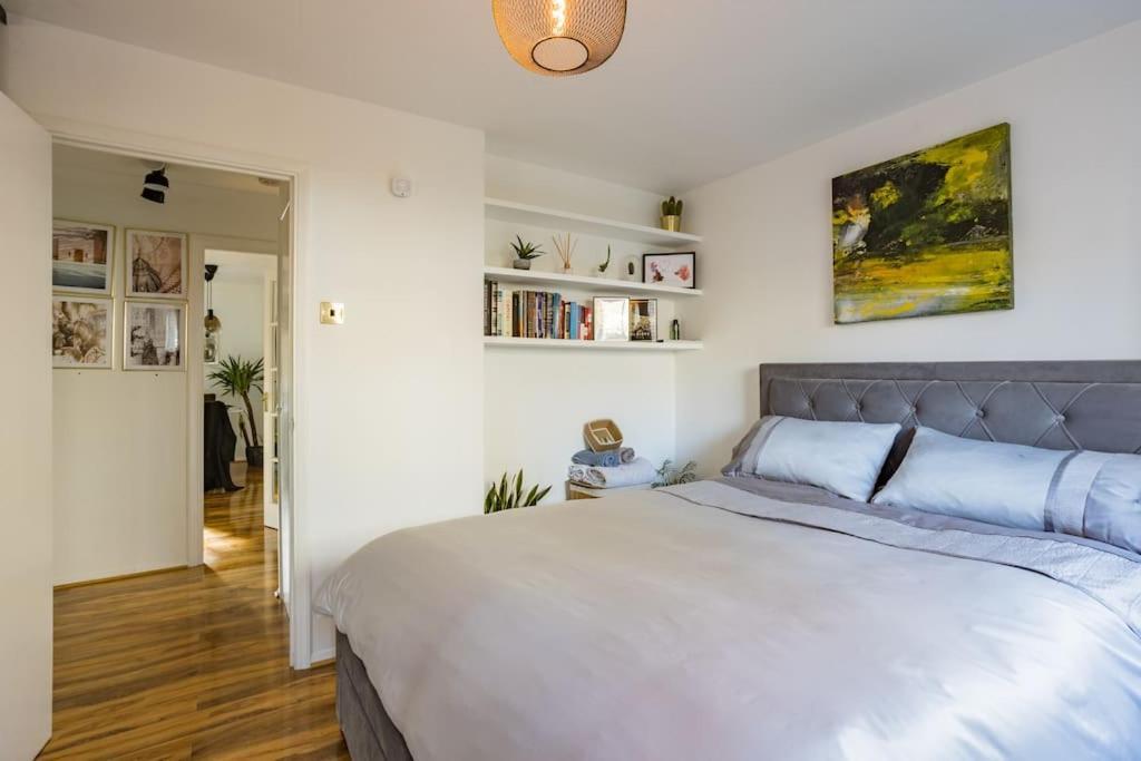 Bright &spacious One Bedroom Flat Off Canary Wharf * Londra